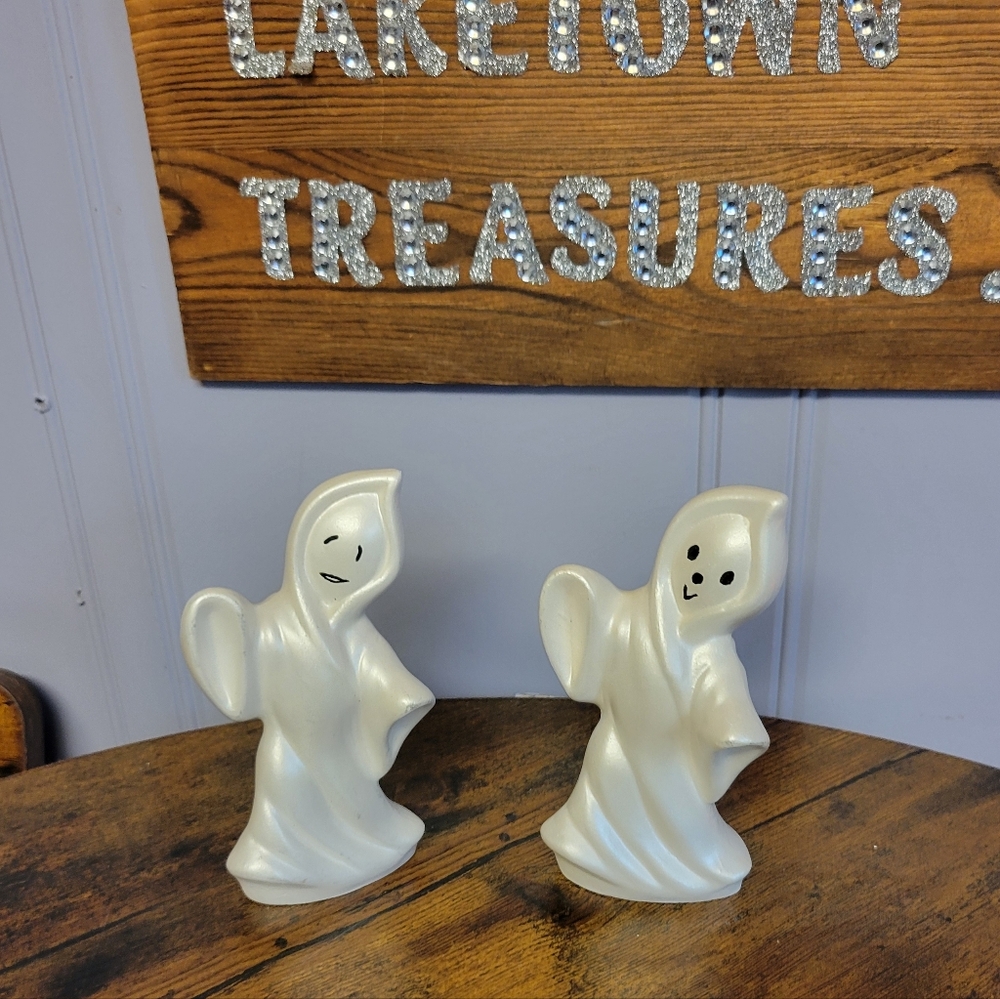 Vintage 1970s handpainted lot of 2 Charming Ghost Figurines pearl white